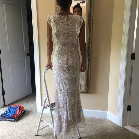 Gorgeous lace over tan lining  slimming - Picture 8 of 8